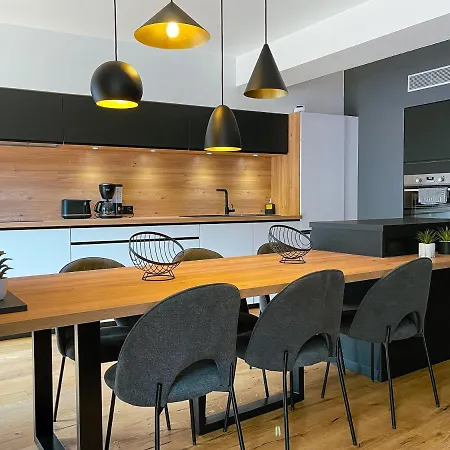 L'imprévue, Standing Et Jardin Au Pied De Notre-dame *