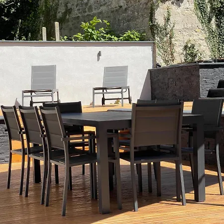 L'imprévue, Standing Et Jardin Au Pied De Notre-dame *