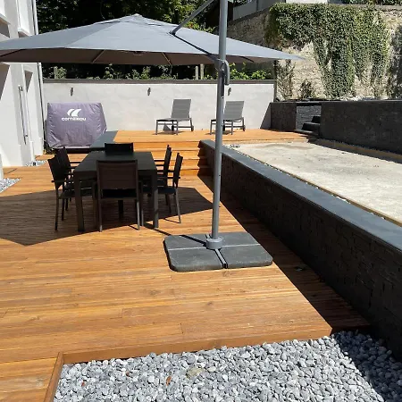 L'imprévue, Standing Et Jardin Au Pied De Notre-dame