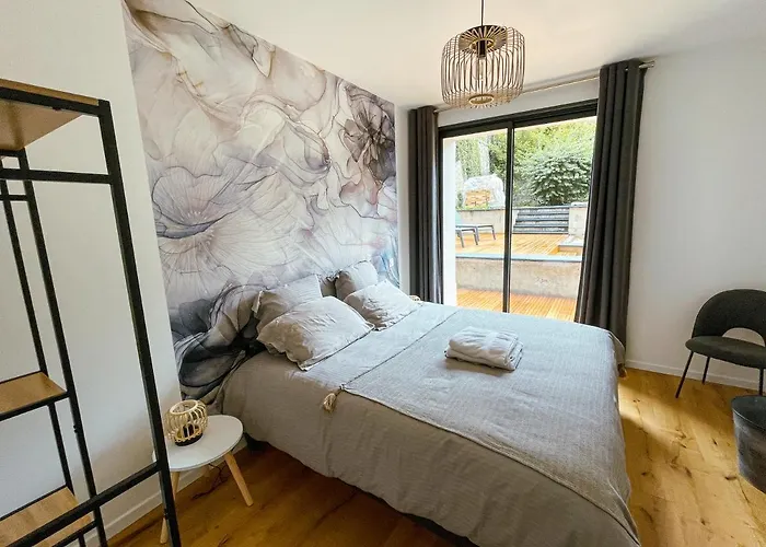 Appartement L'imprévue, Standing Et Jardin Au Pied De Notre-dame